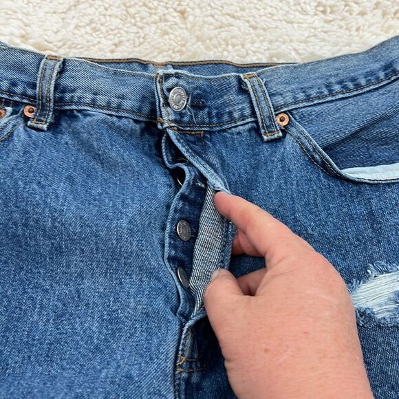 Levi's Women's 501 Medium Wash Raw Edge Denim Faded Distressed Jean Shorts - Picture 4 of 10